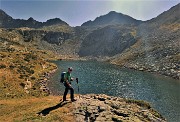 24 Vista panoramica sul Lago di sopra (2095 m) con Cima Cadelle